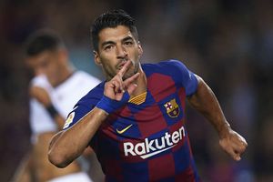 Suarez encourages Barcelona to sign new striker