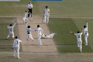 New Zealand vs England, 1st Test, Day 4: Watling's double, Santner's triple leave visitors reeling