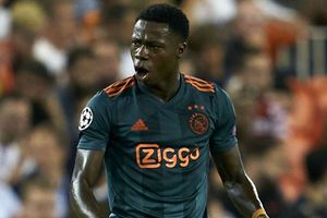 Lille 0-2 Ajax: Ziyech and Promes on target as Ten Hag's men go top