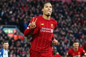 Premier League Wrap: Van Dijk at the double but Alisson sent off as Reds equal record; Chelsea lose again