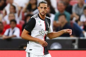 Arsenal looks to sign Juventus midfielder on loan