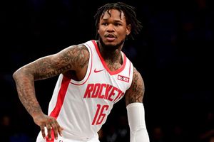 NBA wrap: Rockets overcome Raptors, 76ers beaten