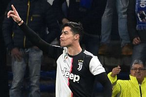 Sampdoria 1-2 Juventus: Ronaldo and Dybala send champions top as Buffon and Sarri reach landmarks