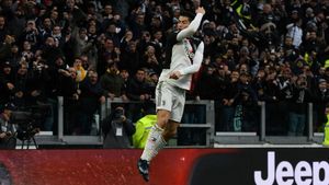 Ronaldo teaches Djokovic 'how to jump' in training video