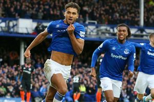 Everton 3-1 Chelsea: Calvert-Lewin at the double as Ferguson makes instant impact