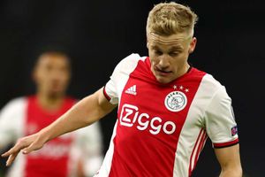 Rumour Has It: Barcelona and Real Madrid eye Van de Beek