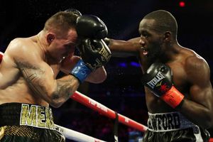 Crawford defends WBO title with ninth-round TKO against Kavaliauskas