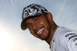 Hamilton: I love Mercedes but it's smart to think about my options