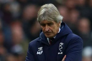 Premier League Review: West Ham sack Pellegrini after Leicester defeat, Man Utd up to fifth
