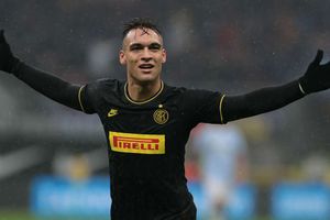 Inter 2-1 SPAL: Martinez double sends Conte's side top