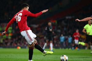 Manchester United 4-0 AZ: Greenwood dazzles as hosts seal top spot