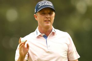 Jones extends Australian Open lead