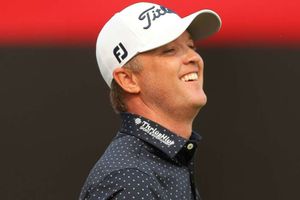 Jones holds off Oosthuizen to claim second Australian Open crown