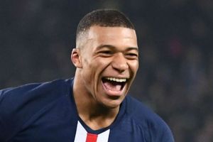 Paris Saint-Germain 2-0 Nantes: Mbappe and Neymar help champions win three in a row
