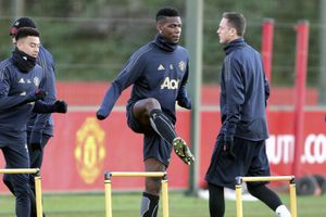 Pogba to stay at Manchester United for now, ready for Arsenal tie