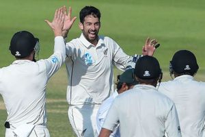 Ailing New Zealand call up Sydney specialist for third Test