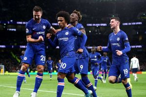 Premier League: Tottenham 0-2 Chelsea: Willian double sees Lampard past mentor Mourinho