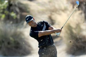 Hero World Challenge: Tiger Woods suffers late collapse as Woodland and Reed lead