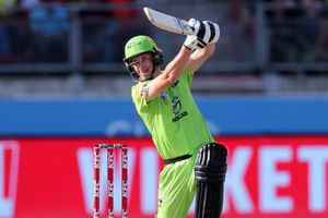 Big Bash League: Thunder squeeze past Scorchers in rain-affected thriller