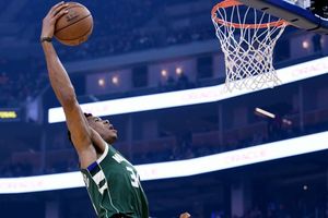 NBA wrap: Bucks bounce back against Warriors, Harden posts triple-double