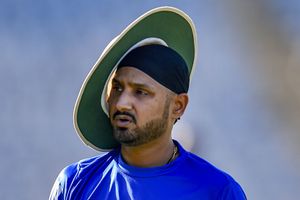 Harbhajan urges Imran Khan to ensure peace after mob attack