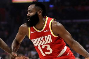 Harden leads Rockets past 76ers, Davis stars in Lakers win