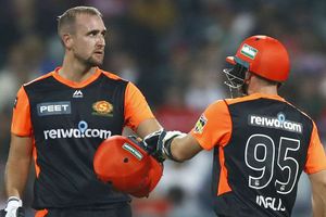 Renegades remain winless as Inglis and Livingstone shine in Scorchers success