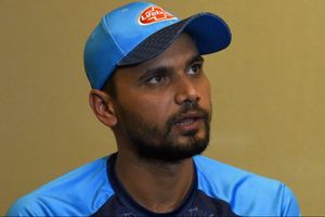 Mashrafe Mortaza gives up Bangladesh contract riches, board offers him 'grand farewell' match