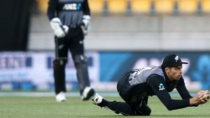 India vs New Zealand: Mitchell Santner takes a stunning catch to dismiss Virat Kohli, leaves India captain shocked