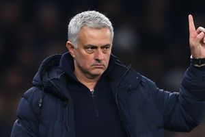 Mourinho bemoans striker shortage but remains calm over transfers