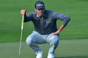Palmer takes control with 62 as Tiger, McIlroy battle