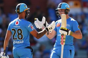 Big Bash League: Salt secures record-breaking Strikers win after Heat run cold
