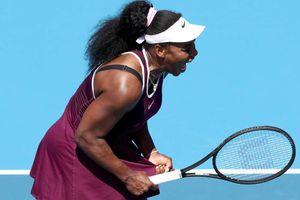 Serena and Osaka continue Australian Open preparations with battling wins