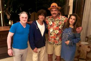 Ravi Shastri's New Year company: Shah Rukh Khan, Raveena Tandon