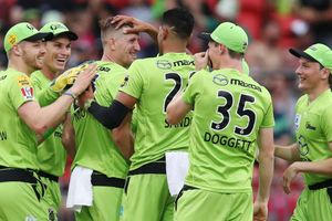 Big Bash League: Thunder tear through Sixers in DLS win