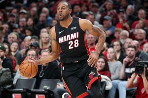 Emotional Andre Iguodala feels at home on Warriors return