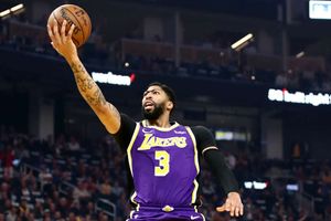 Davis leads Lakers in LeBron's absence, 76ers win without Embiid and Simmons