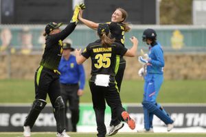 Women's Tri-Nation: Ellyse Perry's all-round show guides Australia past India