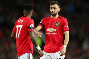 Neville impressed by Bruno Fernandes' Man Utd debut despite Veron concerns