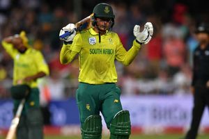 England survive De Kock onslaught as South Africa come up just short