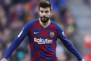 Pique calls for Barcelona focus amid social media controversy