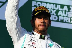 Hamilton yet to open contract talks with Mercedes