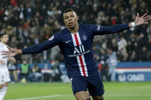 Paris Saint-Germain 4-2 Lyon: Cavani on target as Tuchel's men hold off fightback