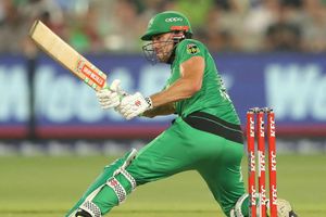Big Bash League: Sensational Stoinis and Larkin steer Stars to BBL final