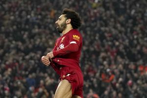 Liverpool 4-0 Southampton: Salah gets two for runaway leaders