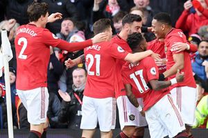 Manchester United 2-0 Manchester City: Ederson horror-show puts Liverpool on brink of title