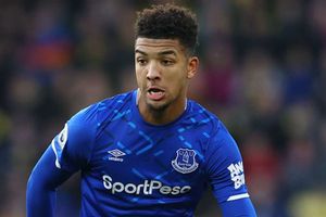 Holgate signs long-term deal with Everton