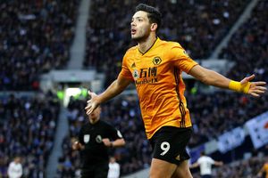 Premier League: Tottenham 2-3 Wolves: Jimenez winner stuns Spurs