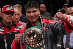 Garcia eyes Pacquiao after beating Vargas