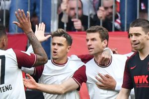 Bayern Munich 2-0 Augsburg: Muller's superb volley sets up victory
